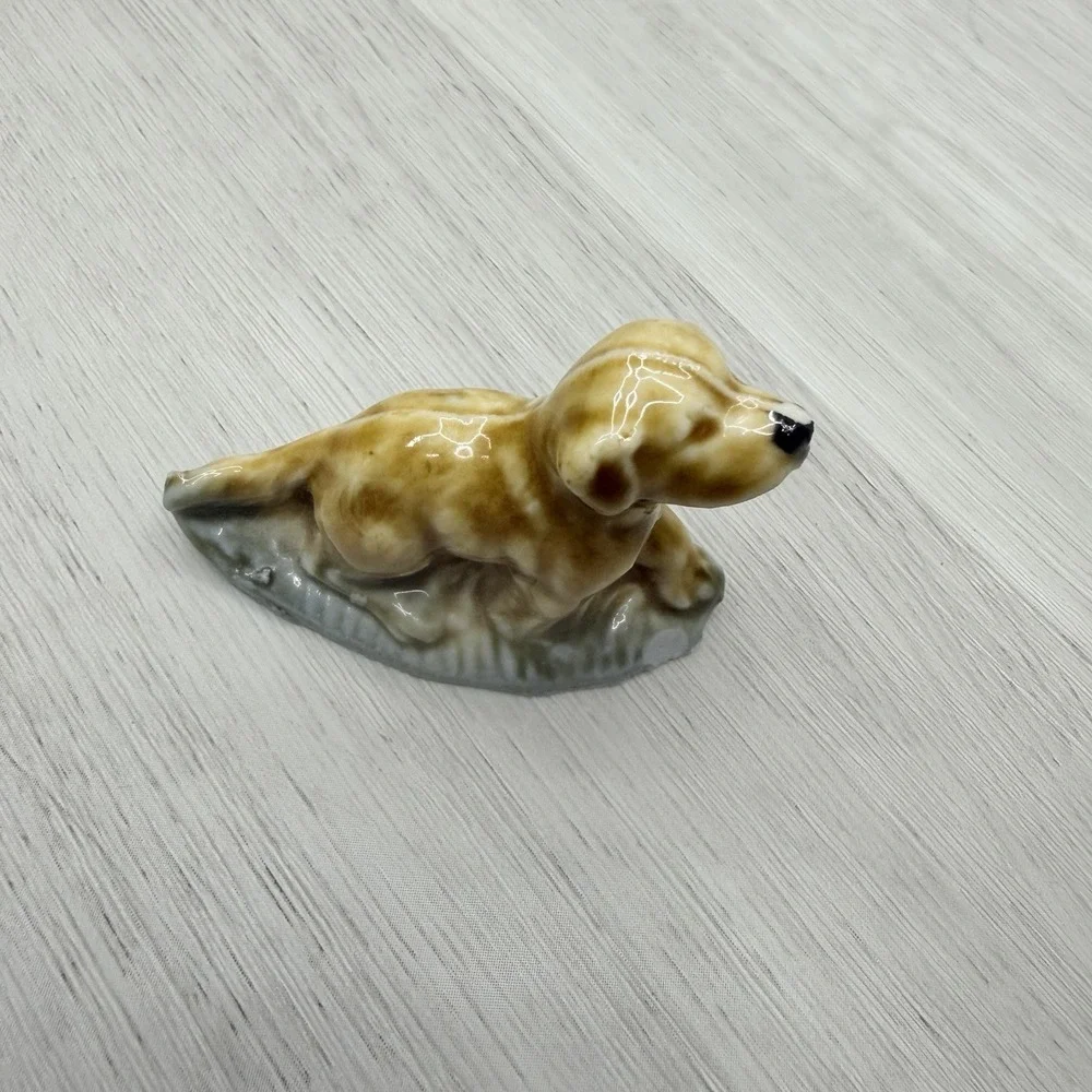 Wade England Porcelain Dog Figurine Golden Retriever Spaniel Oval Base 2 inch